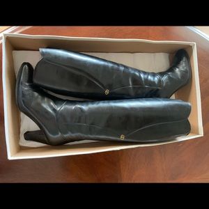 Stunning Gucci leather boots in original box